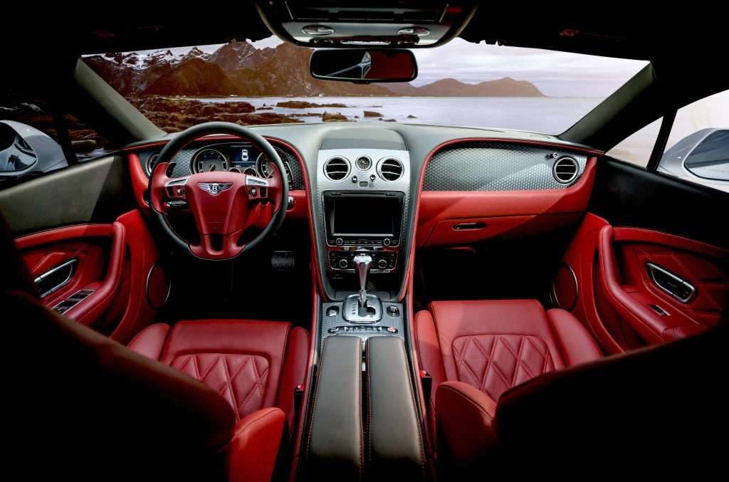 Wet tissues for car cleaning can clean the interior really well